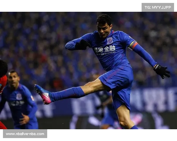 科莫主力后卫多塞纳伤缺,防线重组面临考验 科莫主力后卫多塞纳伤缺,防线重组面临考验